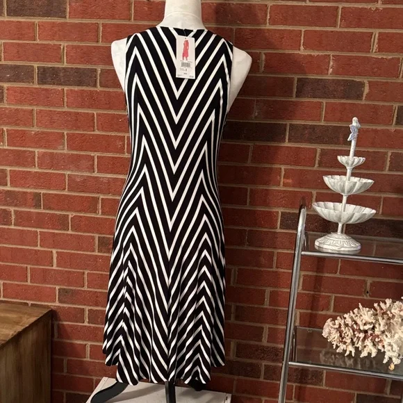 Chelsea & Theodore Black and White Zigzag Fit-Flare Midi Dress - Picture 6 of 8
